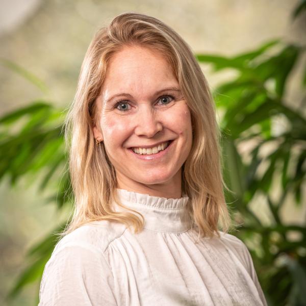 Lodiers-en-partners-personeel-ivonne-kramer Lodiers-en-partners-personeel-ivonne-kramer