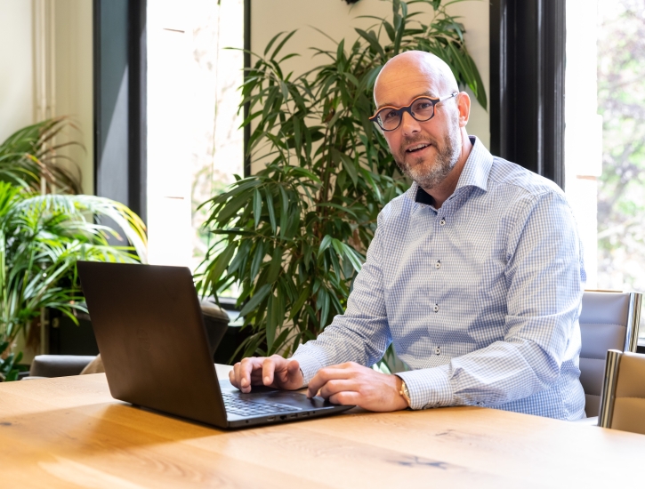 robert-lodiers-achter-laptop-2022 robert-lodiers-achter-laptop-2022